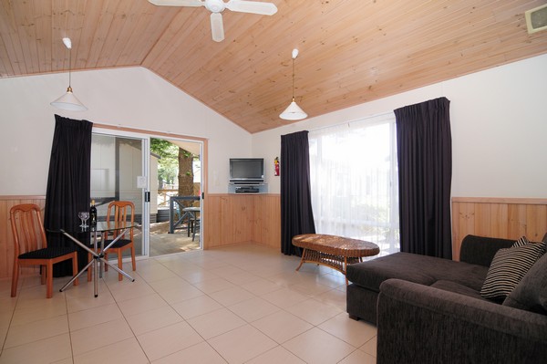 1-Bedroom-Garden-Spa_Living 1-Bedroom