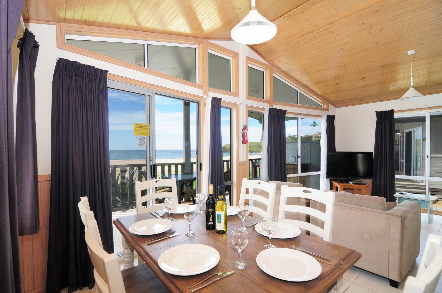 Lounge-Dining Lounge-Dining