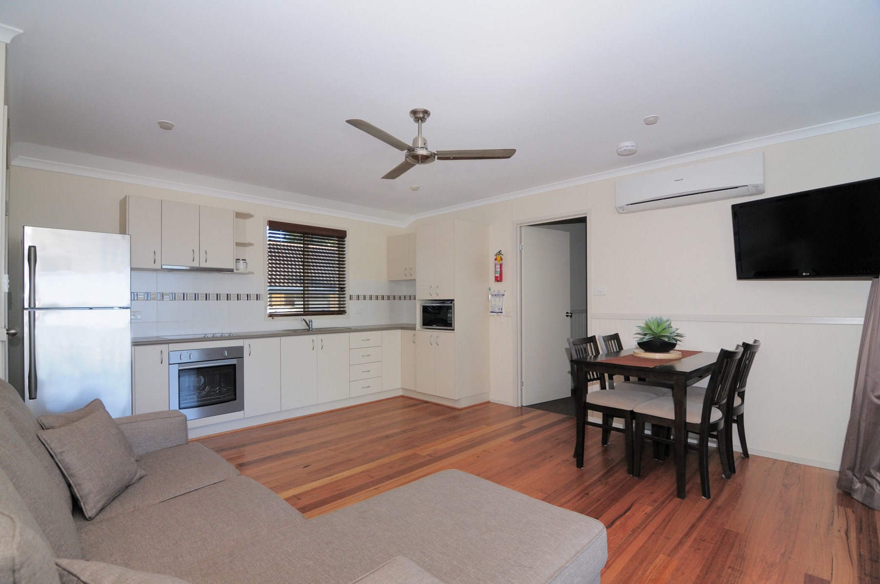 Lounge-Kitchen Lounge-Kitchen